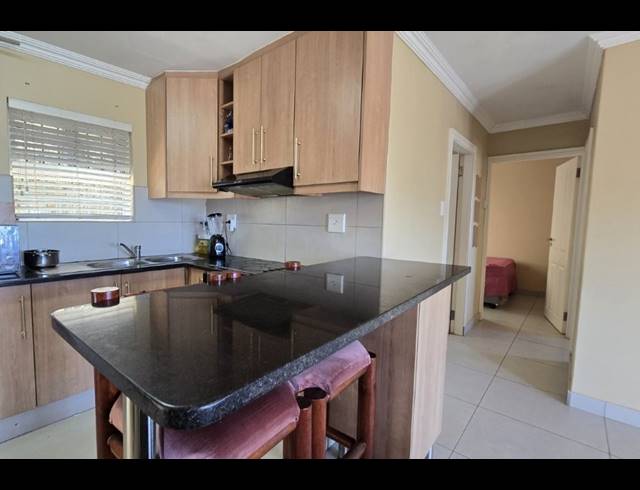2 BEDROOM FLAT FOR SALE IN PADFIELD PARK